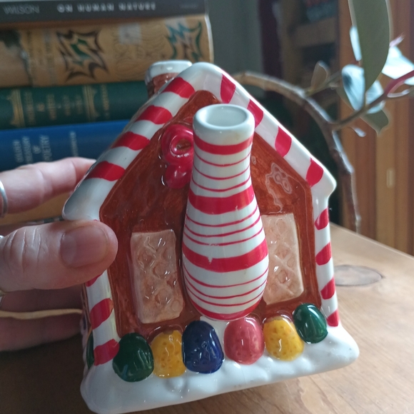 Vintage International Gingerbread House Tea Pot - Picture 6 of 15